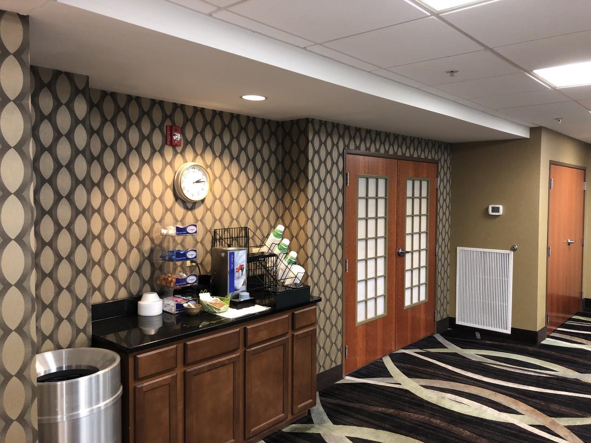 Countryview Inn & Suites Robinson 外观 照片