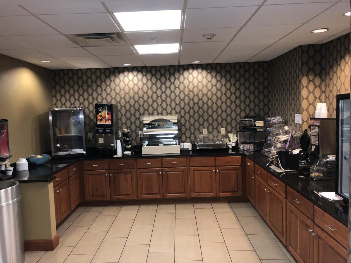 Countryview Inn & Suites Robinson 外观 照片