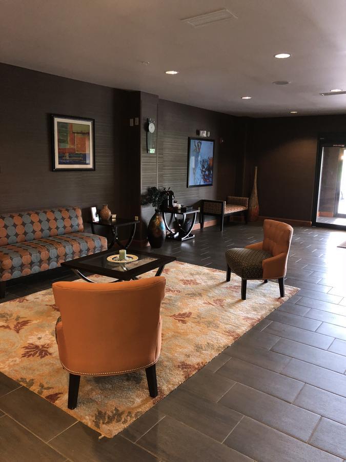 Countryview Inn & Suites Robinson 外观 照片