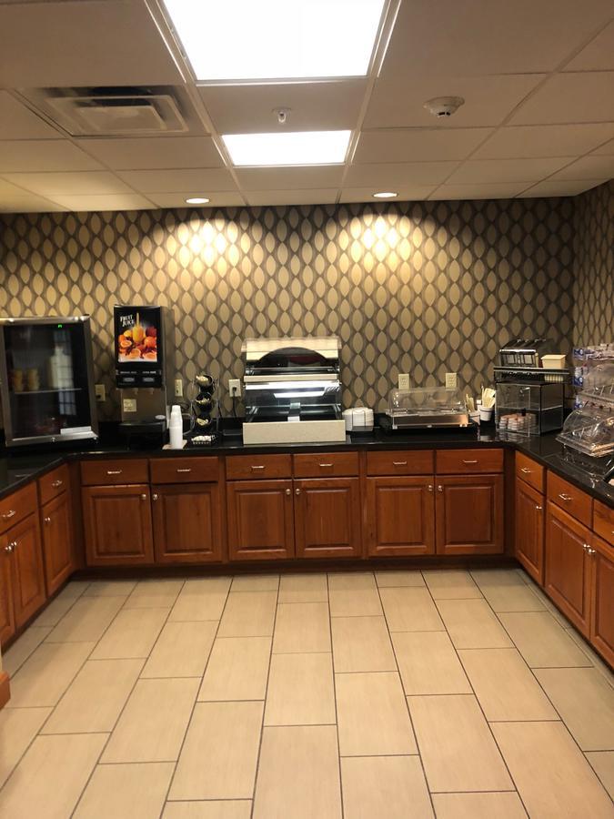 Countryview Inn & Suites Robinson 外观 照片