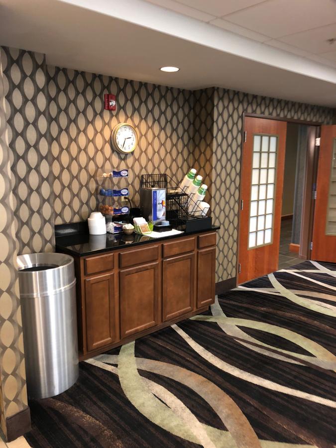 Countryview Inn & Suites Robinson 外观 照片