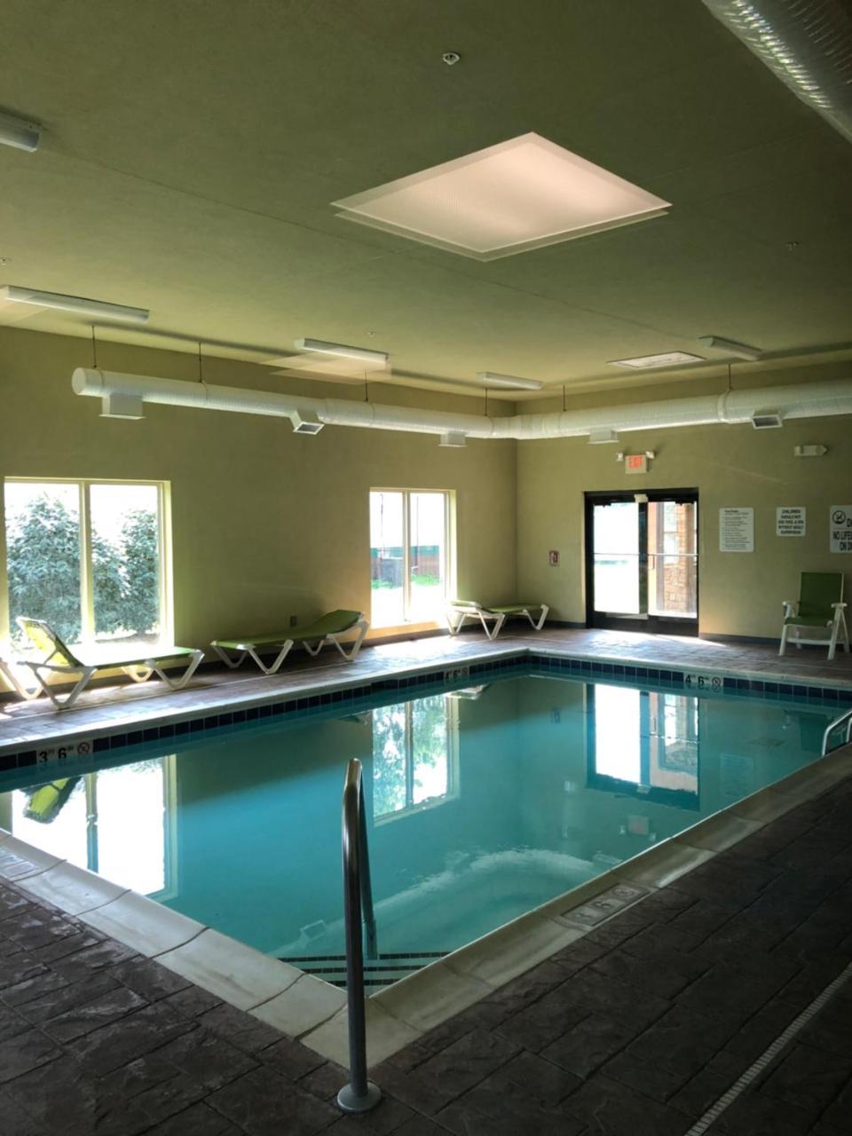 Countryview Inn & Suites Robinson 外观 照片
